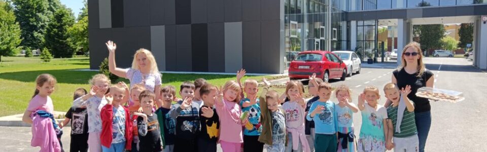 Sadnja cvijeća u Poljoprivredno – prehrambenoj školi Požega, 15.5.2025. Sadnja cvijeća u Poljoprivredno – prehrambenoj školi Požega, 15.5.2025.
