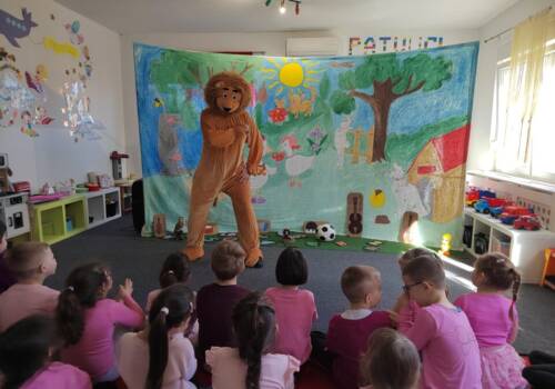 Predstava u vrtiću 🦁